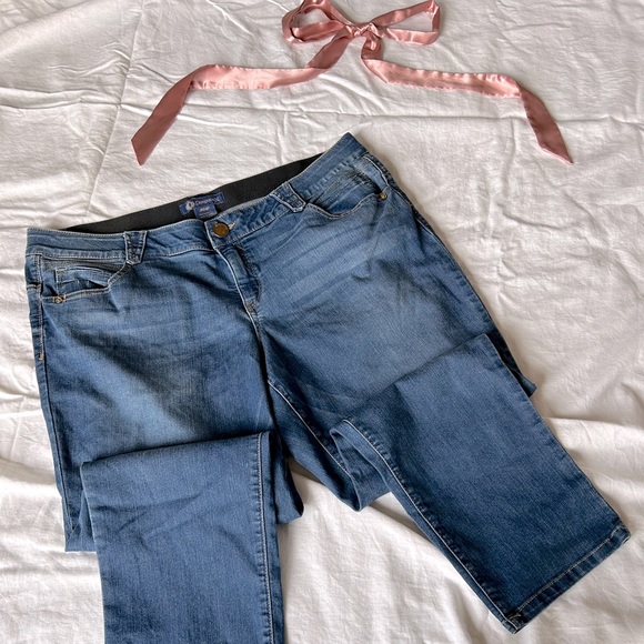 DEMOCRACY 🤍 - Picture 2 of 9